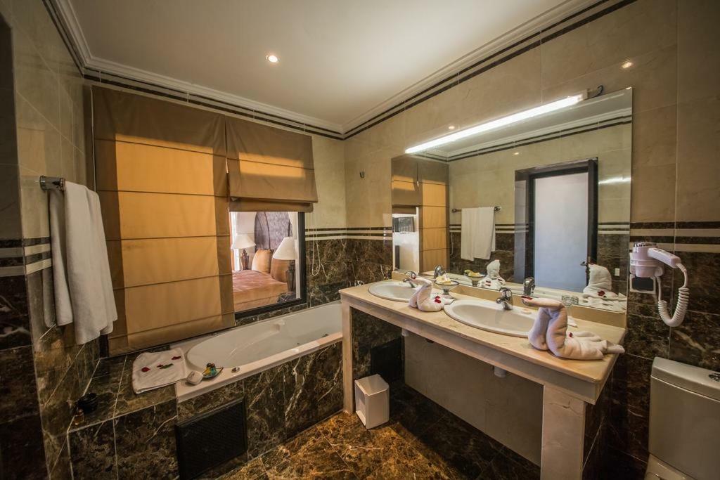 Hotel Des Iles Эс-Сувейра Экстерьер фото